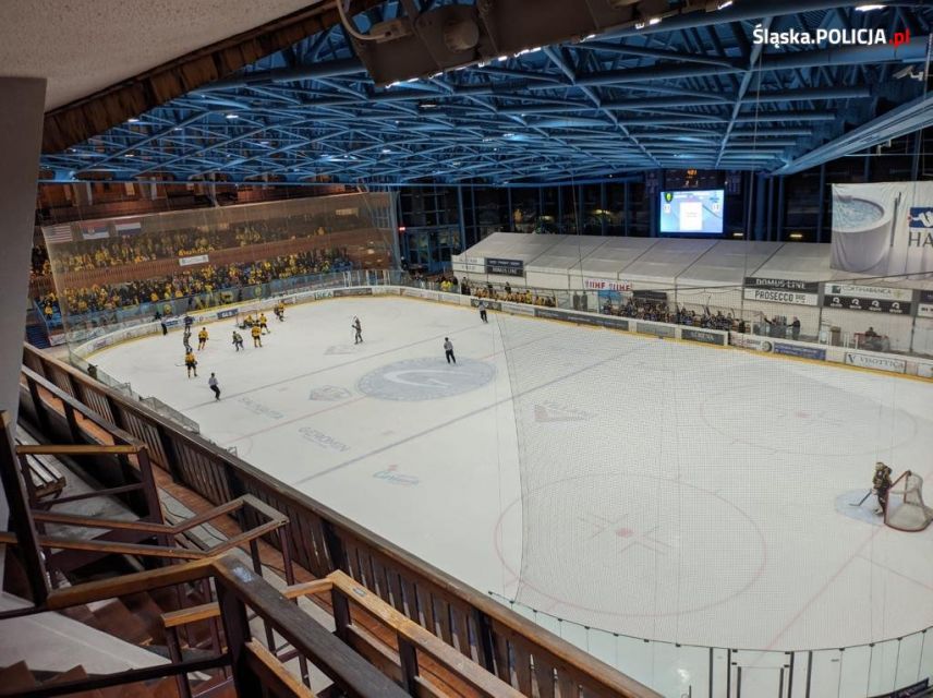 Śląscy policjanci na zabezpieczeniu Turnieju Interkontynentalnego Hokeja na lodzie we Włoszech - galeria