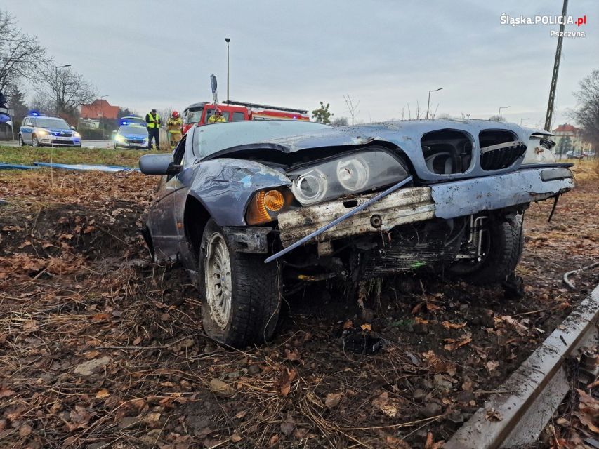 Nietrzeźwy kierowca wjechał autem na torowisko w Pszczynie! - galeria