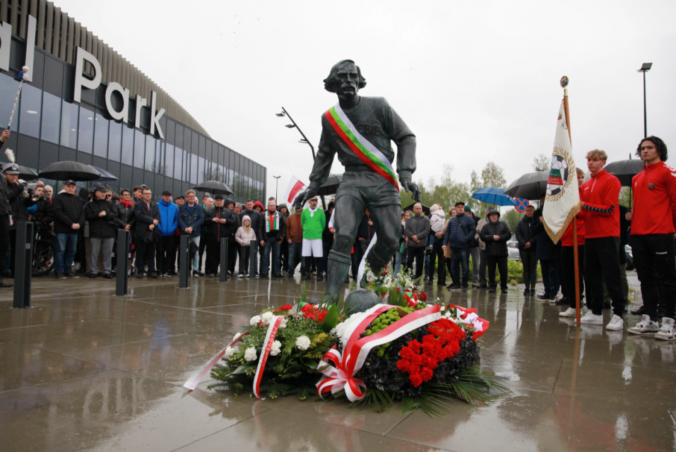 Odsłonięcie rzeźby Włodzimierza Mazura, legendy piłkarskiego Zagłębia Sosnowiec - galeria