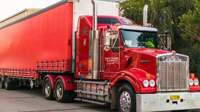 Prowadzisz firmę transportową? Zawodowi kierowcy muszą posiadać nowy dokument!