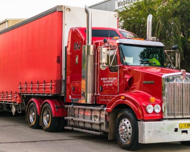 Prowadzisz firmę transportową? Zawodowi kierowcy muszą posiadać nowy dokument!