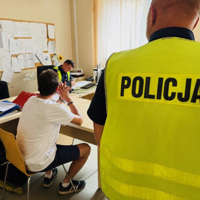 Peugeot bez tablic i prawa jazdy. Policjanci złapali złodziei paliwa