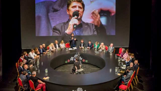 Na scenie Teatru Śląskiego zorganizowano pierwszą odsłonę Śląskiego Stołu