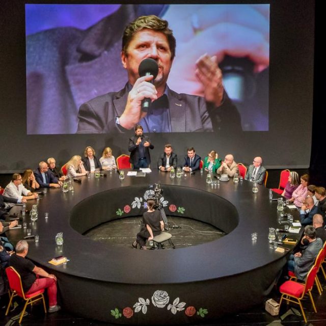 Na scenie Teatru Śląskiego zorganizowano pierwszą odsłonę Śląskiego Stołu