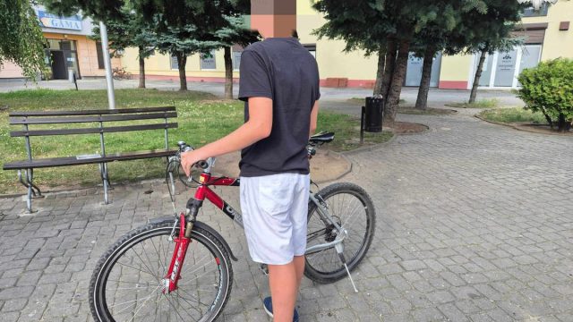 Policjanci z Knurowa zatrzymali 41-letnią kobietę podejrzaną o rozbój na 14-latku