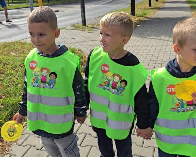 „Jesteś kierowcą na medal” – dzieci i policjanci przypomnieli o bezpieczeństwie