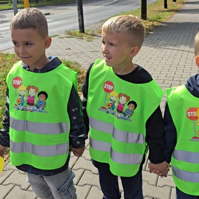 „Jesteś kierowcą na medal” – dzieci i policjanci przypomnieli o bezpieczeństwie