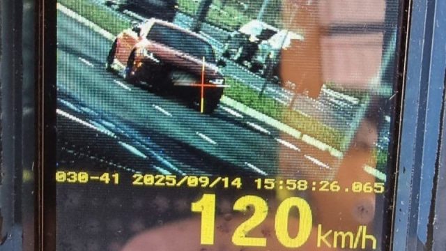 Kierowca pędził 120 km/h w terenie zabudowanym – stracił prawo jazdy