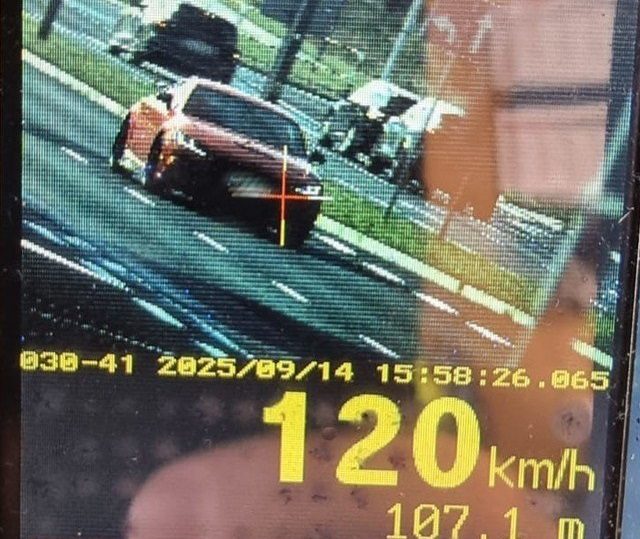 Kierowca pędził 120 km/h w terenie zabudowanym – stracił prawo jazdy