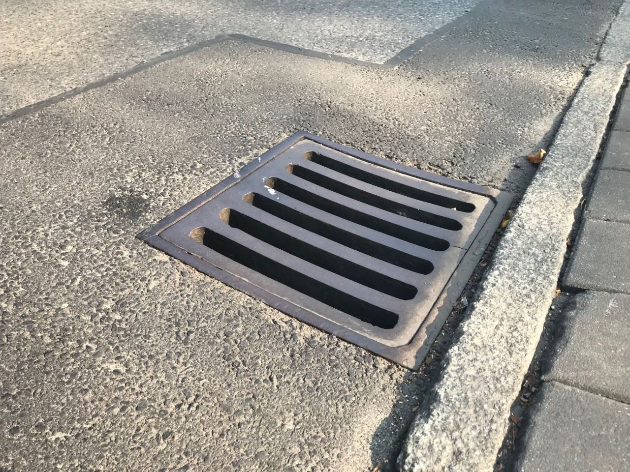 Ruszają remonty studzienek kanalizacyjnych w Śródmieściu. Mogą wystąpić utrudnienia
