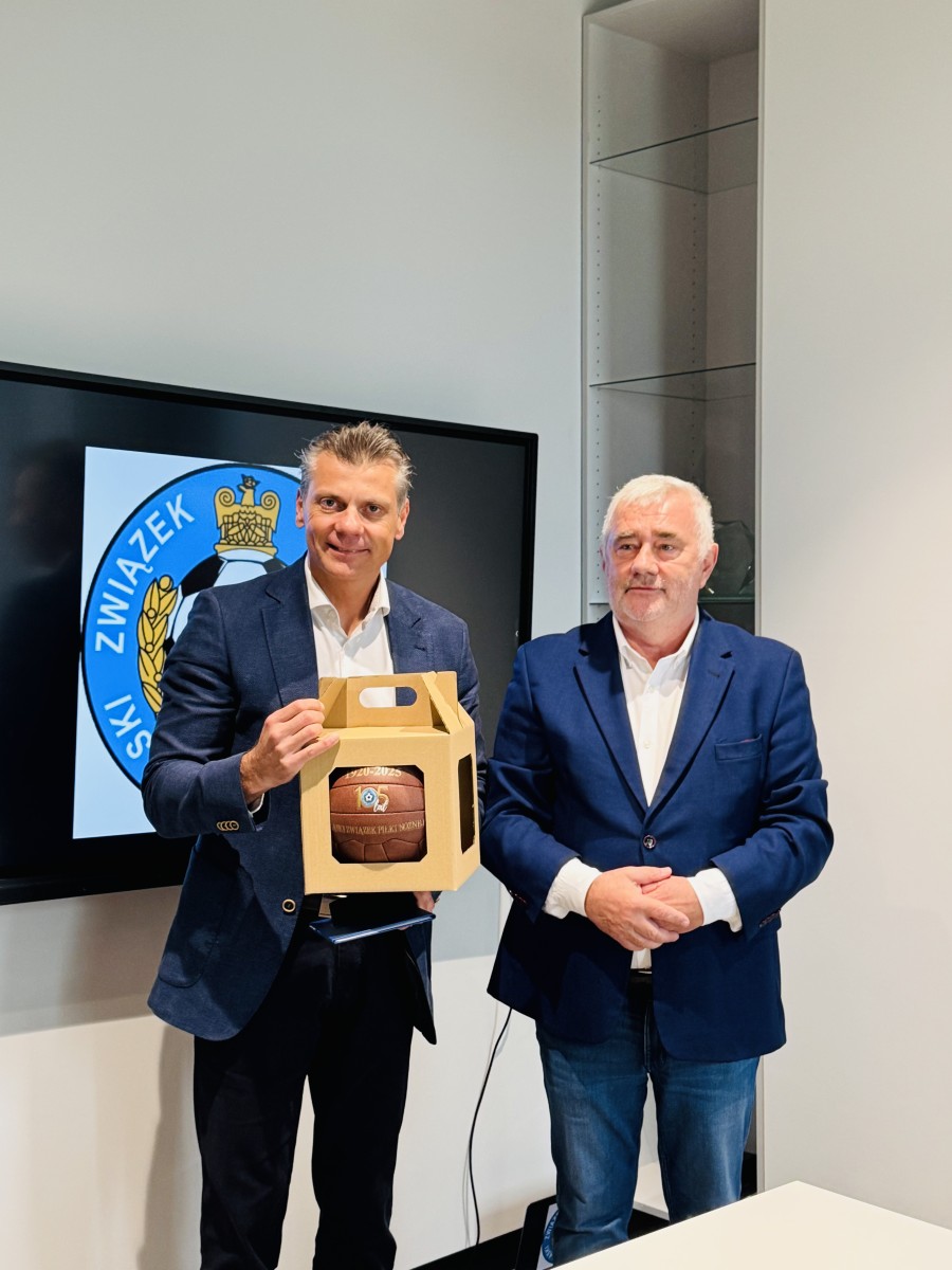 Prezydent Mariusz Wołosz wyróżniony przez Śląski Związek Piłki Nożnej