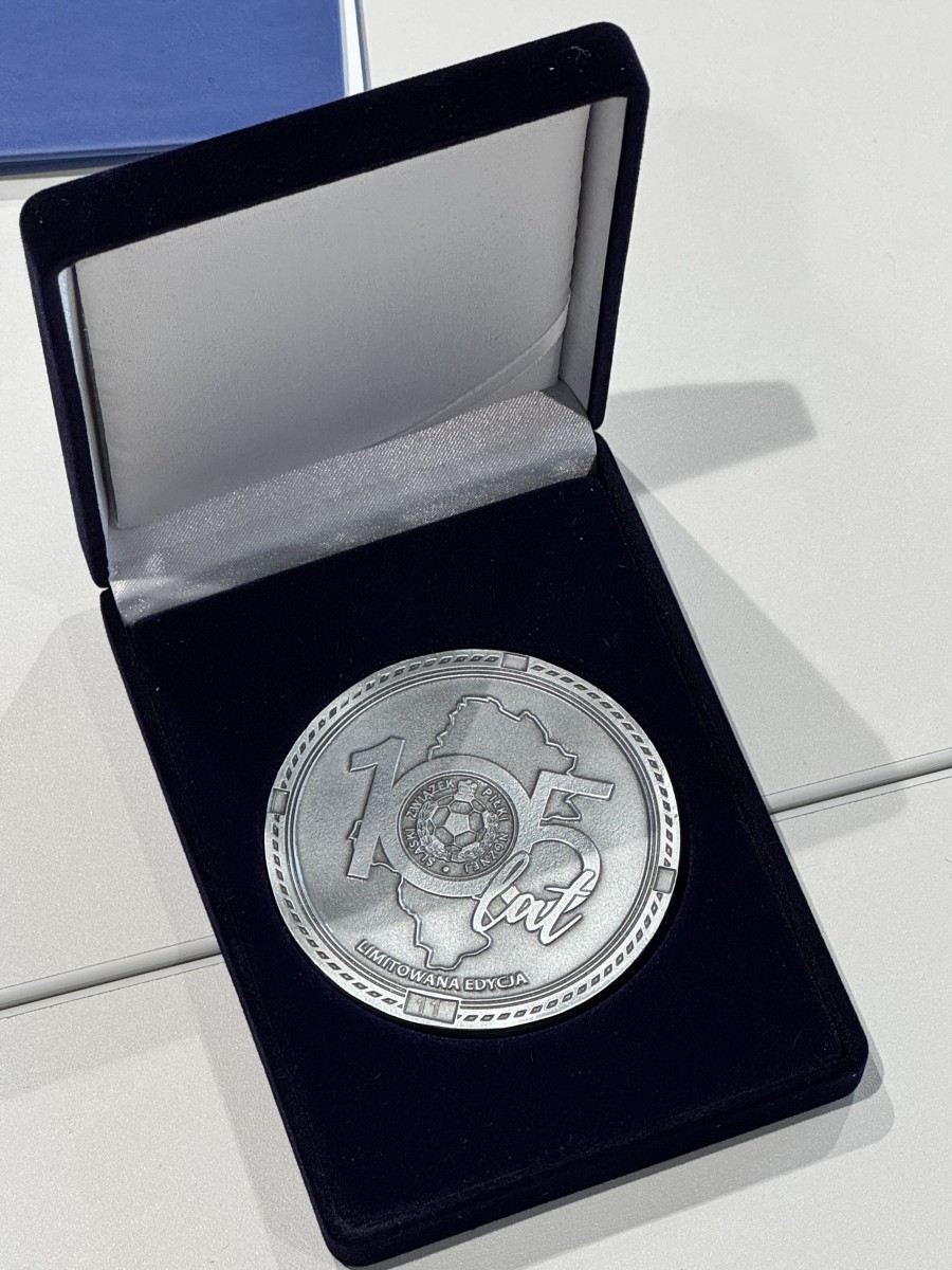 Prezydent Mariusz Wołosz wyróżniony przez Śląski Związek Piłki Nożnej