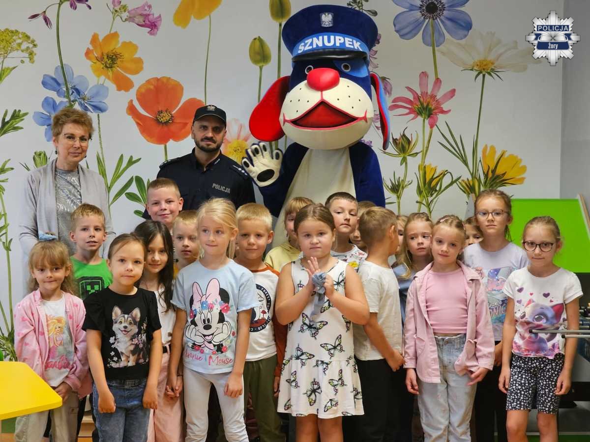 Pierwszoklasiści z Żor poznali zasady bezpieczeństwa z pomocą Policji
