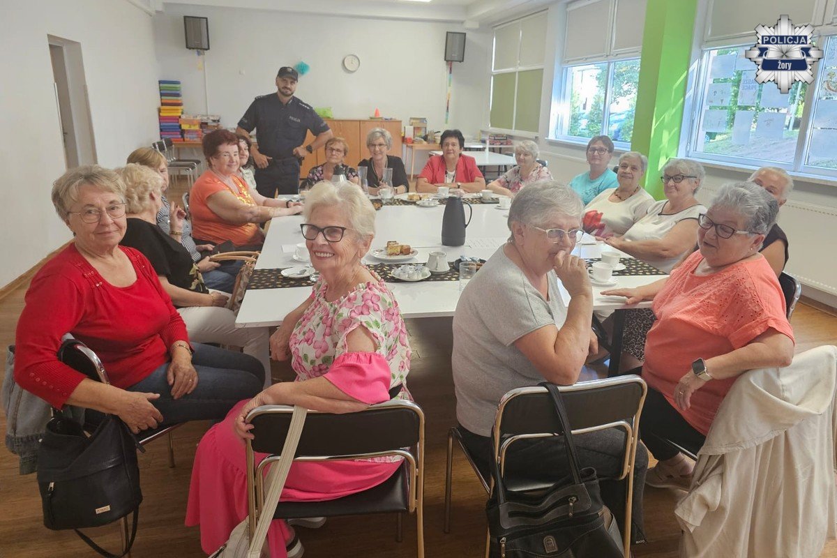 Policjant ostrzegał seniorów przed oszustami – ofiarami padają także młodsi mieszkańcy Żor