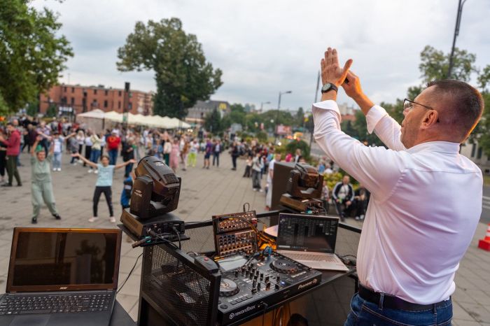 Pożegnali lato w tanecznym stylu! Za nami Potańcówka na Placu Teatralnym!