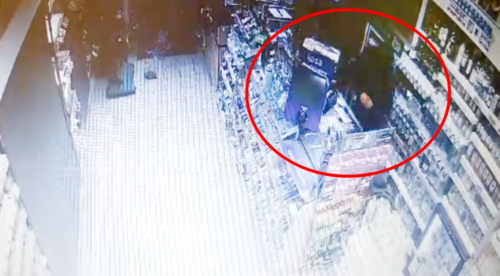 Włamanie do sklepu w Zabrzu. Policja szuka sprawców