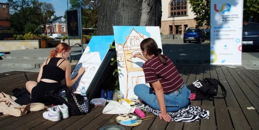 Młodzi artyści sportretują Kończyce w plenerze