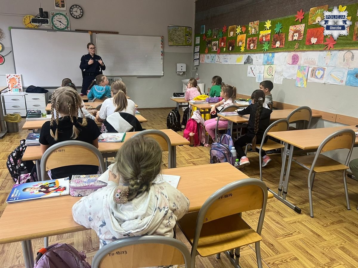 Policja w SP nr 39 w Chorzowie: „Dzieciństwo bez przemocy” i bezpieczeństwo w sieci